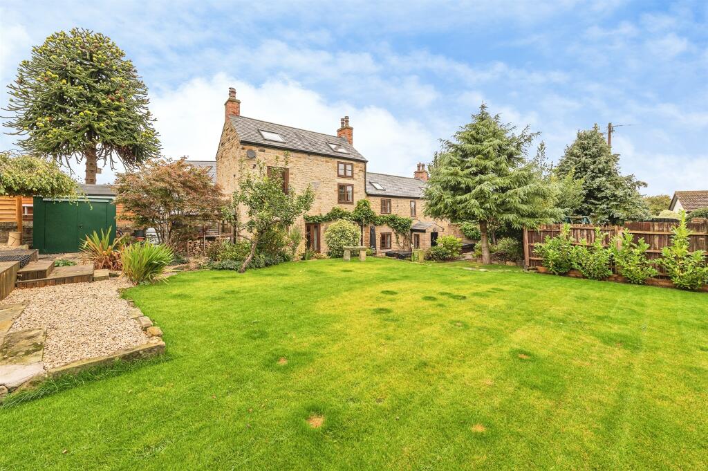 House in Wakefield, Kirkhamgate - View 3