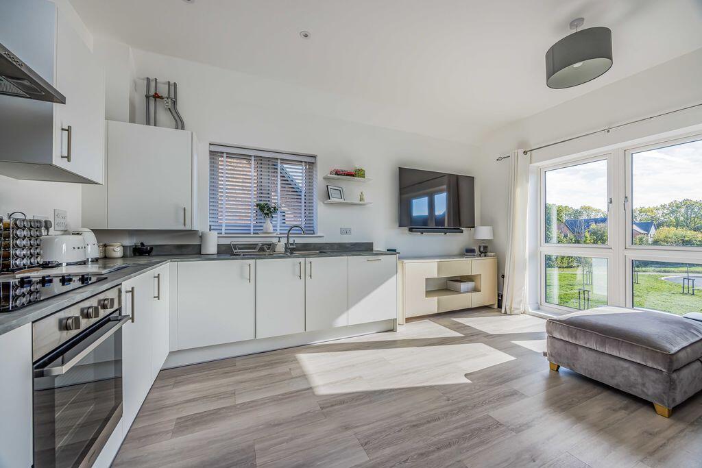 Egret Court End, Chichester photo 2