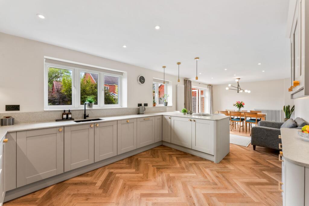 House in Northwich, Honeyvale Gardens, Moulton - More