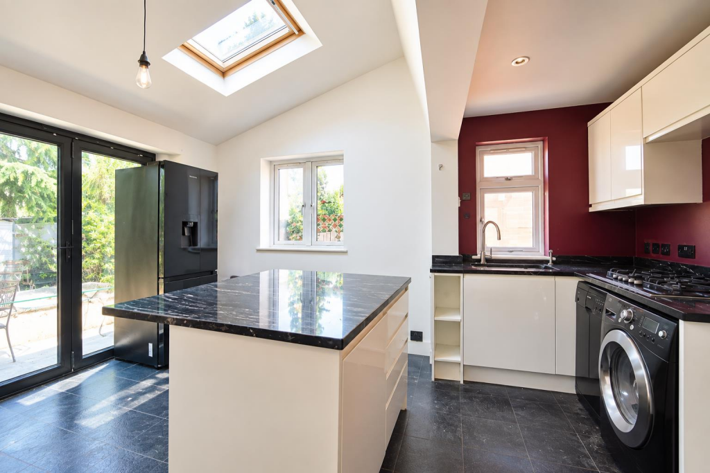 House in Twickenham - More