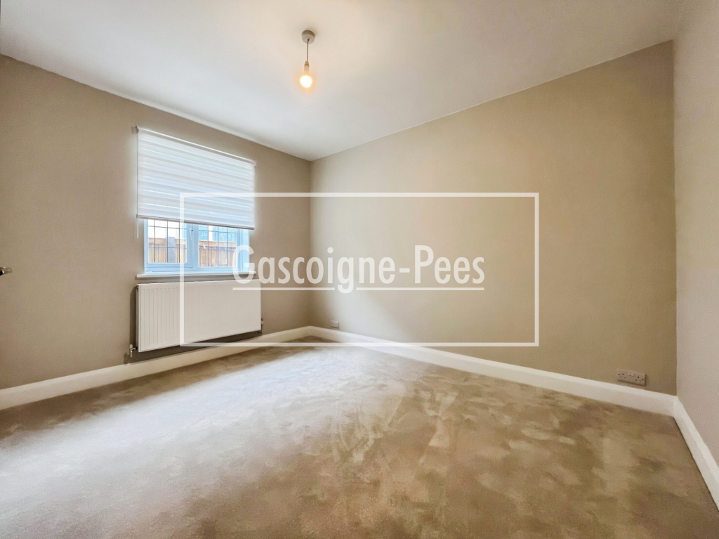 House in Leatherhead - View 4