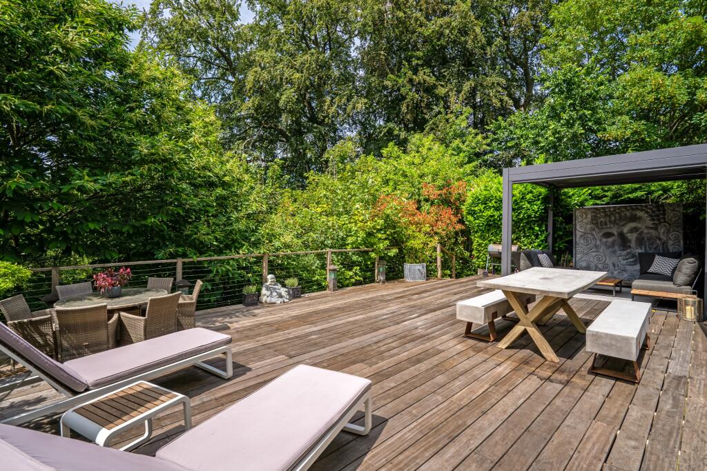 House in Runnymede, Surrey - View 4