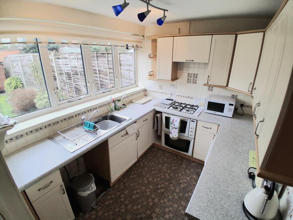 Rivermead Drive, Tiddington, Stratford-upon-Avon photo 3