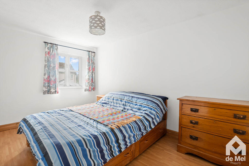 House in Gloucester - View 5