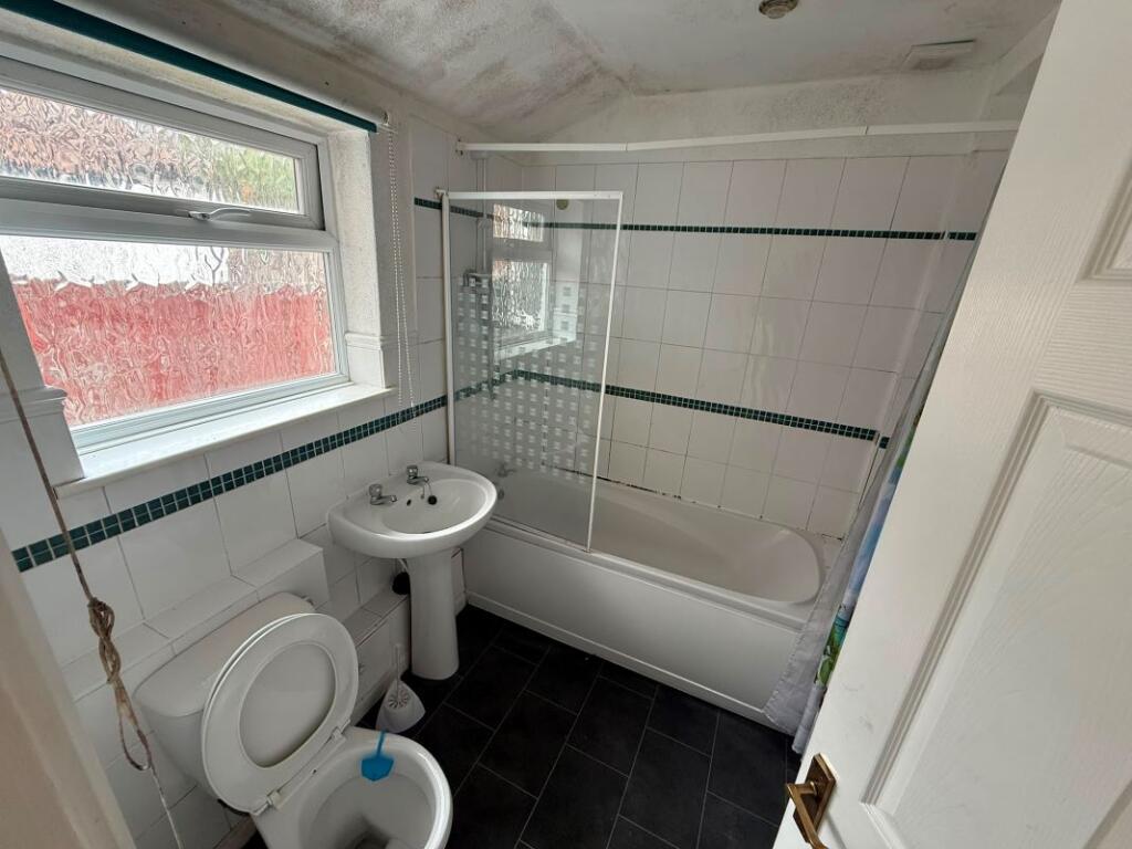 36 Church St, Eastwood, Nottingham, NG16 3HS photo 5