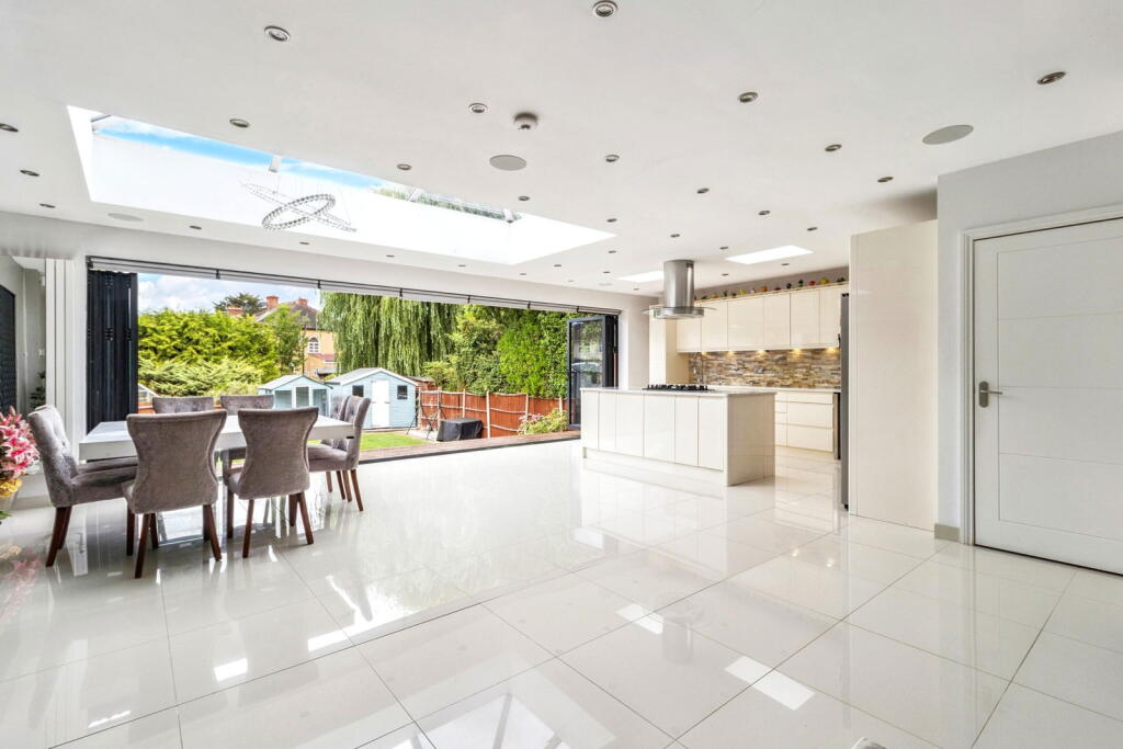 House in London, London Borough of Harrow - View 2