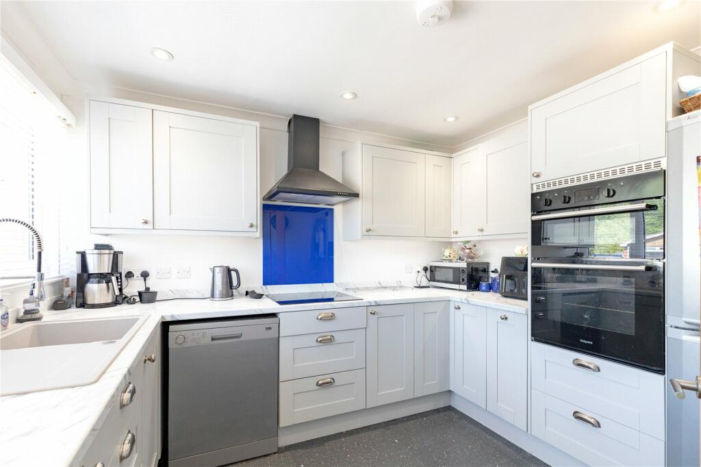 Stirling Road, Market Lavington, Devizes, Wiltshire, SN10 photo 3