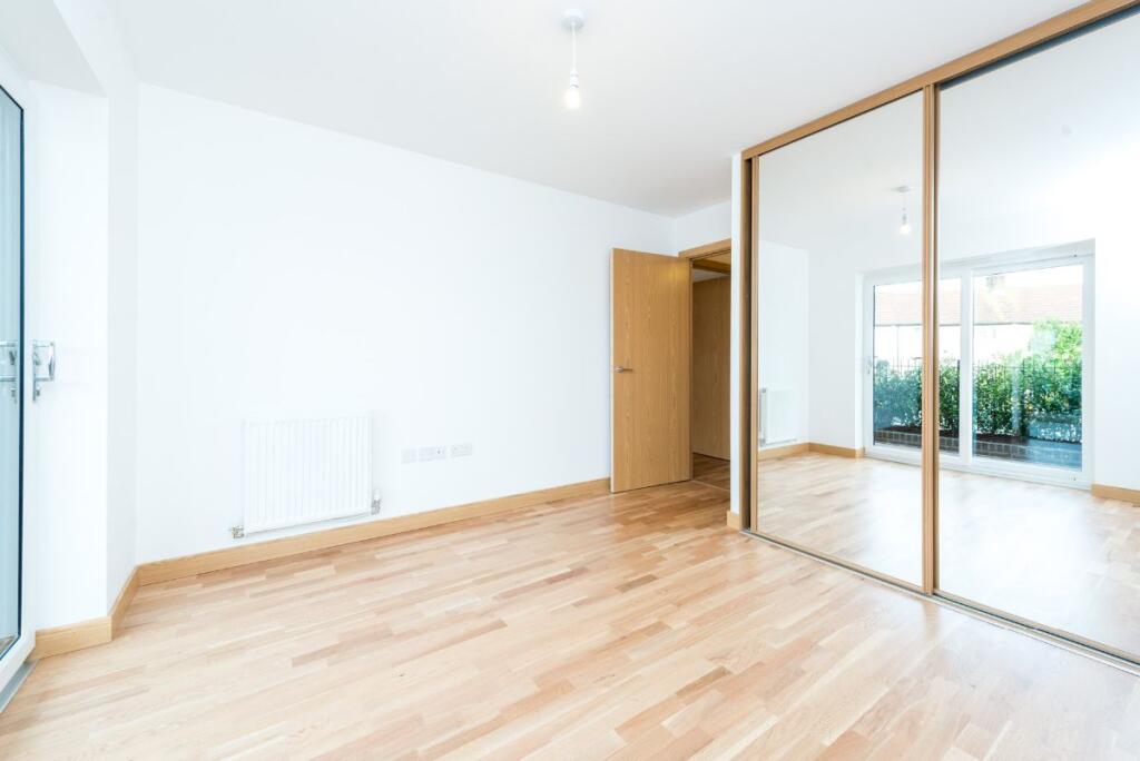 Apartment in Southend-on-Sea, Essex - More