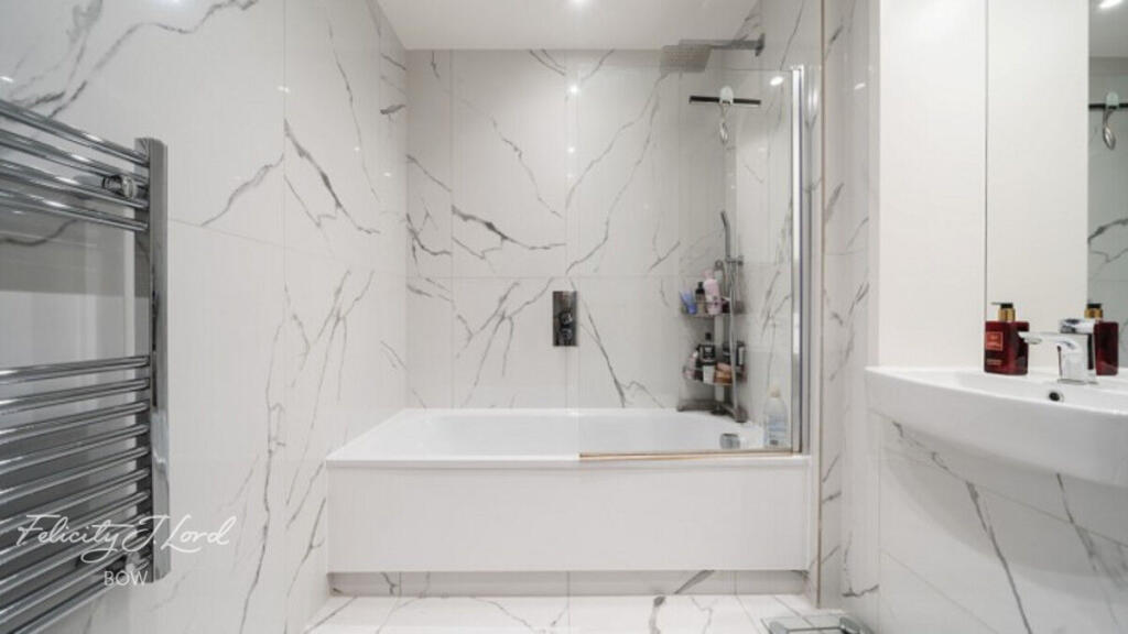 Main image of property: Mercury Walk, London, E14