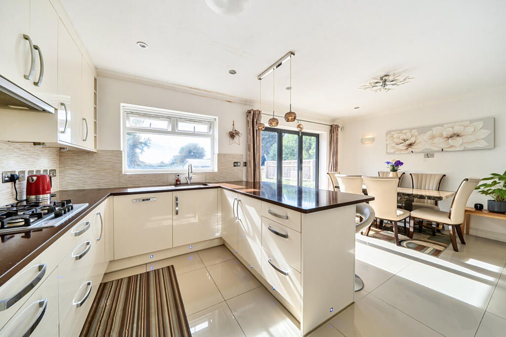 House in High Wycombe, Booker - View 3