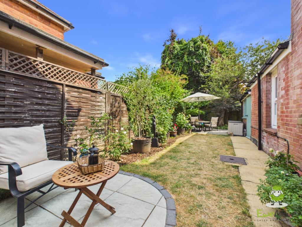 Apartment in Basingstoke and Deane, Kings Furlong - View 5
