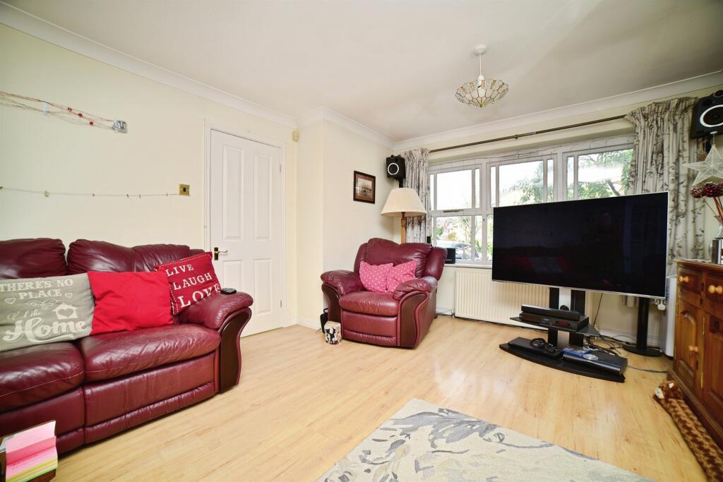Sorrel Close, BEVERLEY photo 3