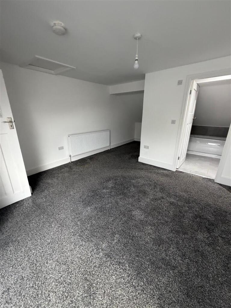 House in Hull - View 2