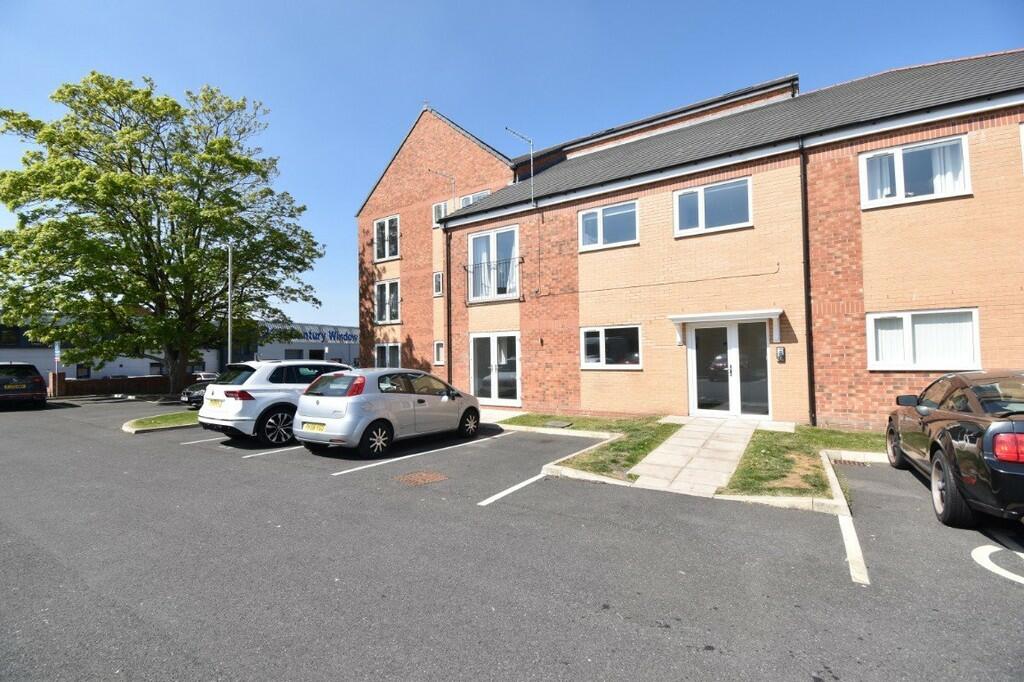 1-bed flat on Langdale Gardens, Blackpool, £70,000