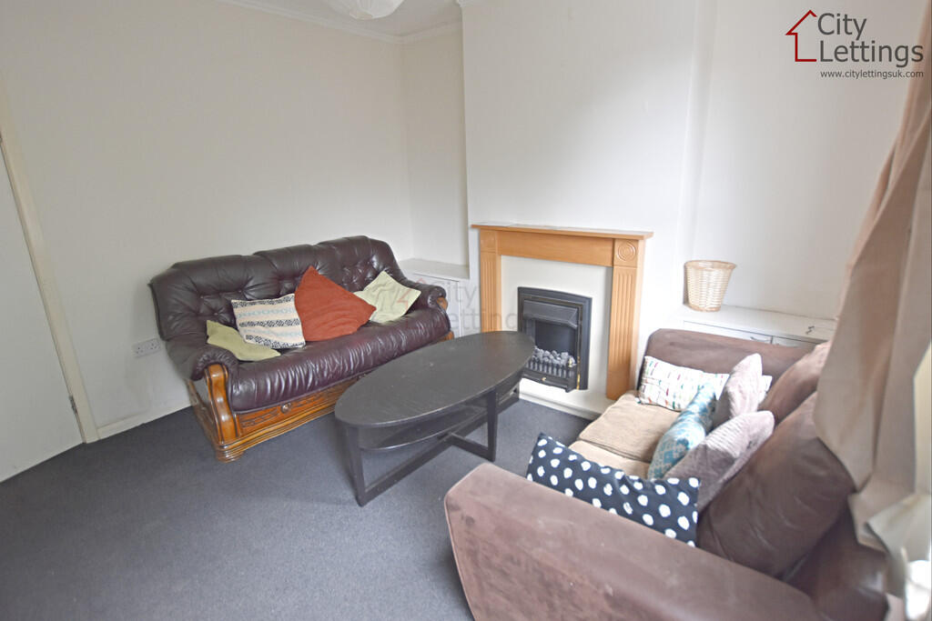 House in Nottingham - View 2
