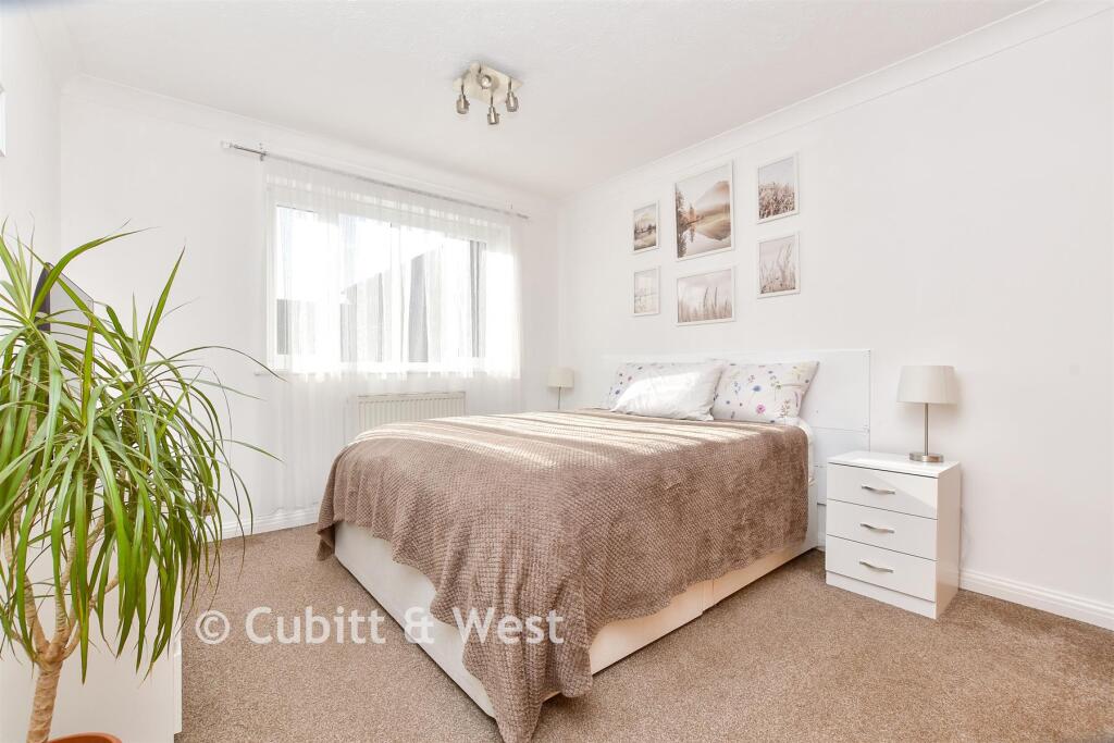 Apartment in Sutton - View 3
