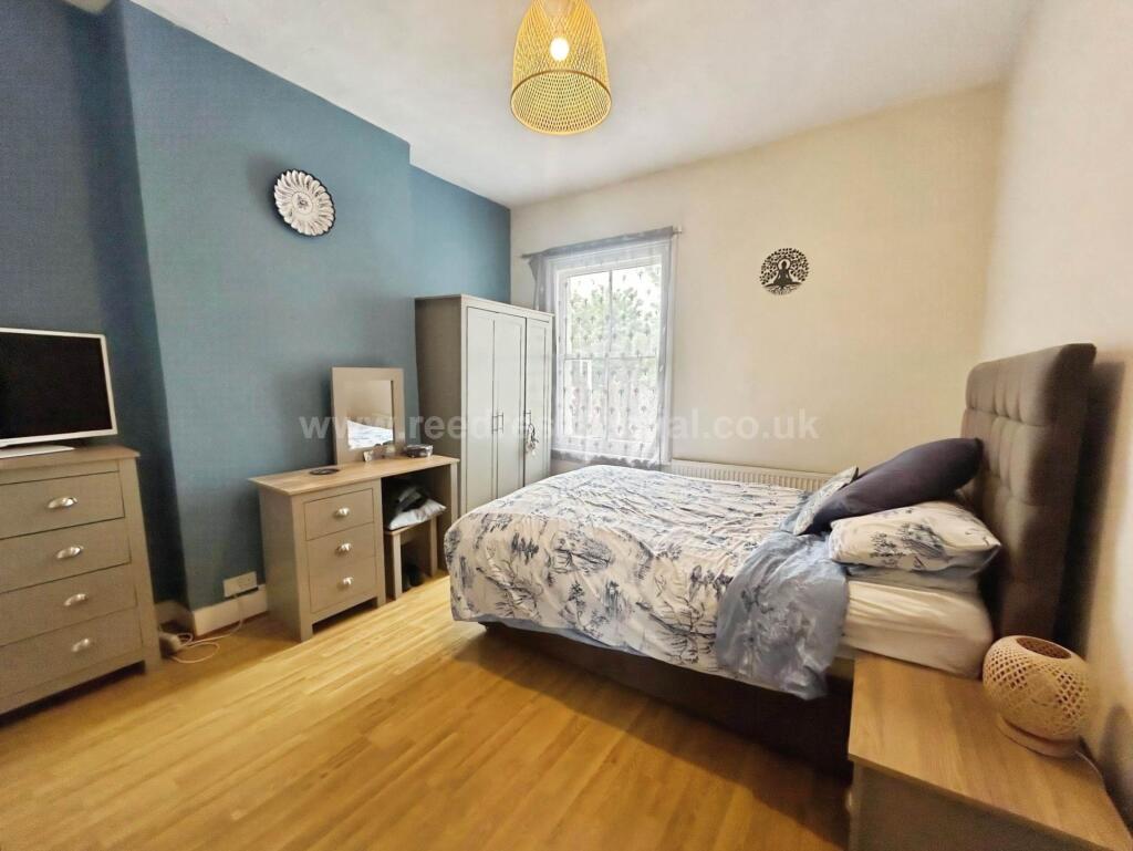 Apartment in Southend-on-Sea, Essex - View 4
