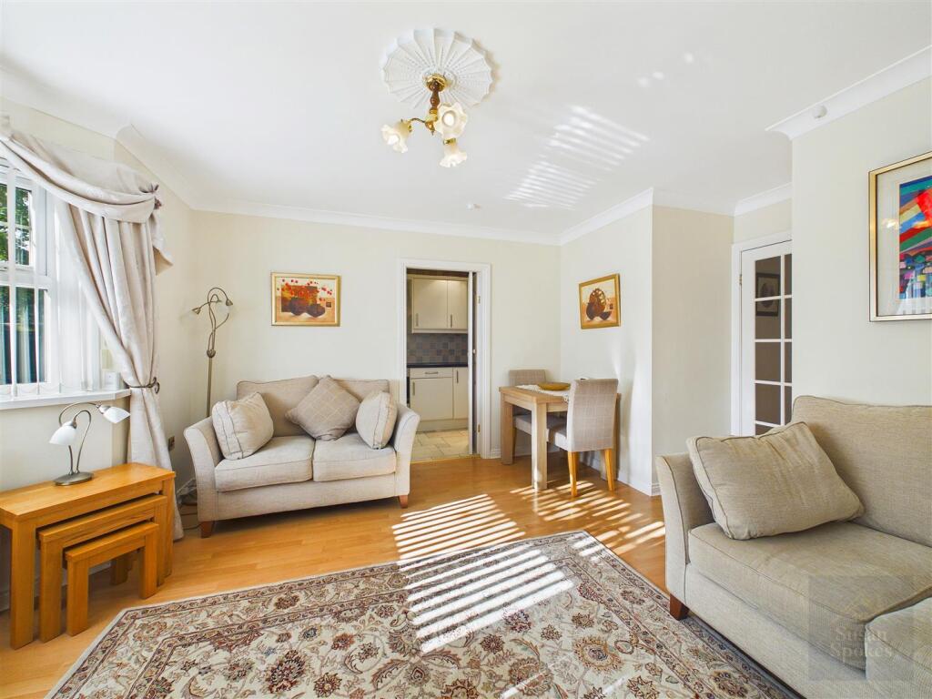 Apartment in Newcastle upon Tyne - View 5