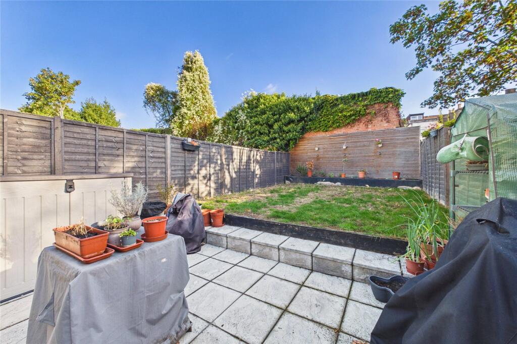House in London, Thornton Heath - More