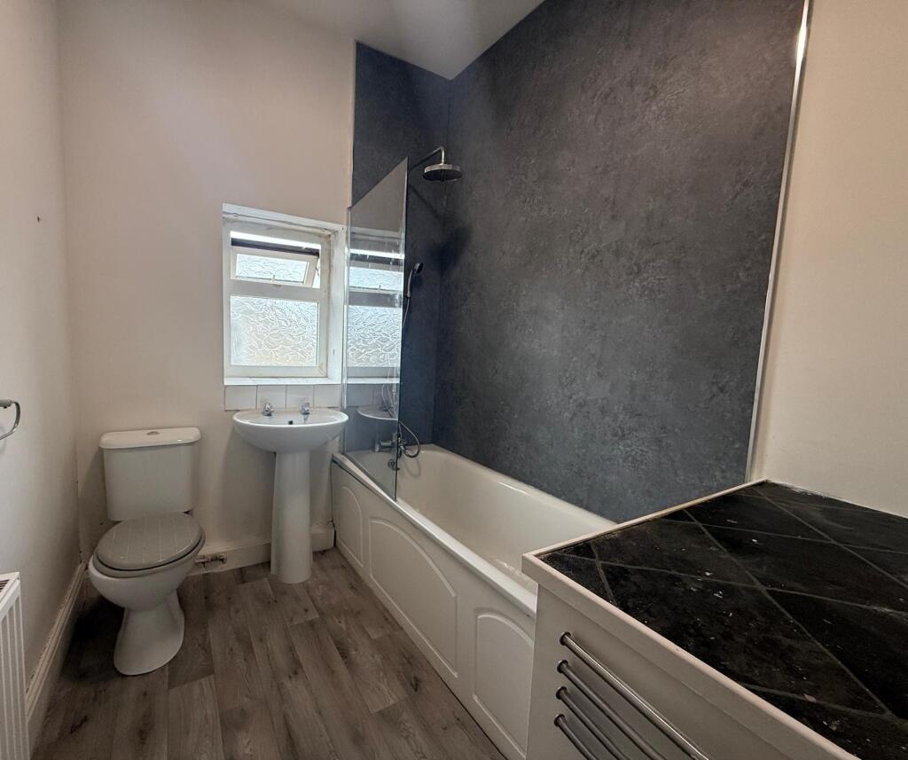 House in Wakefield - View 5