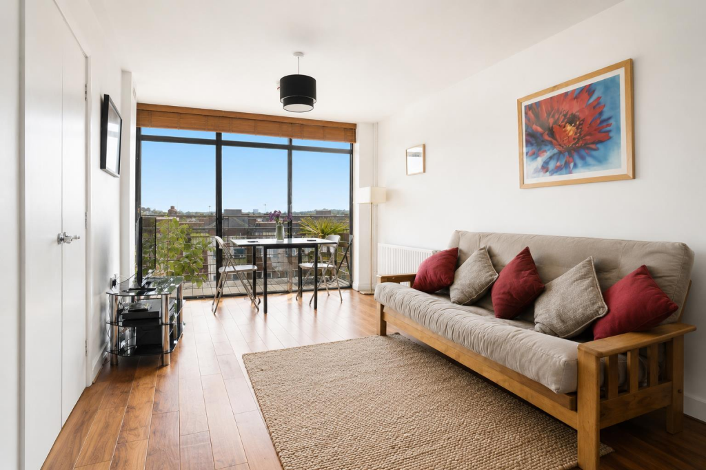 Main image of property: The Roundway, London