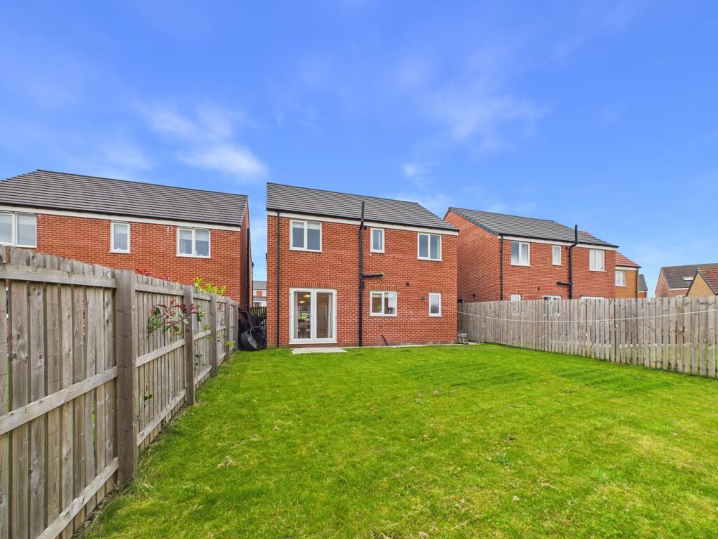 Saunton Gardens, The Fairways, NE23 photo 4