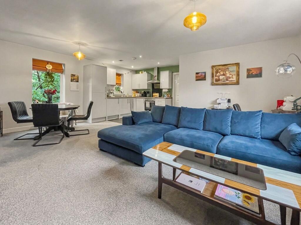 Apartment in Bury, Greater Manchester - View 5