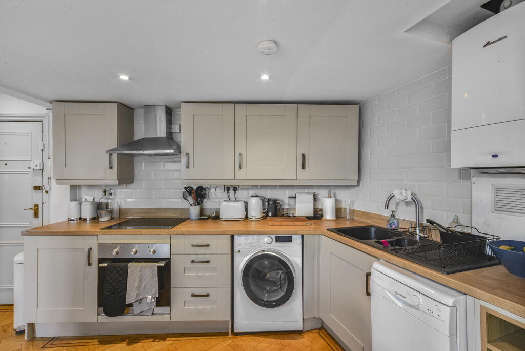 Apartment in London - View 5
