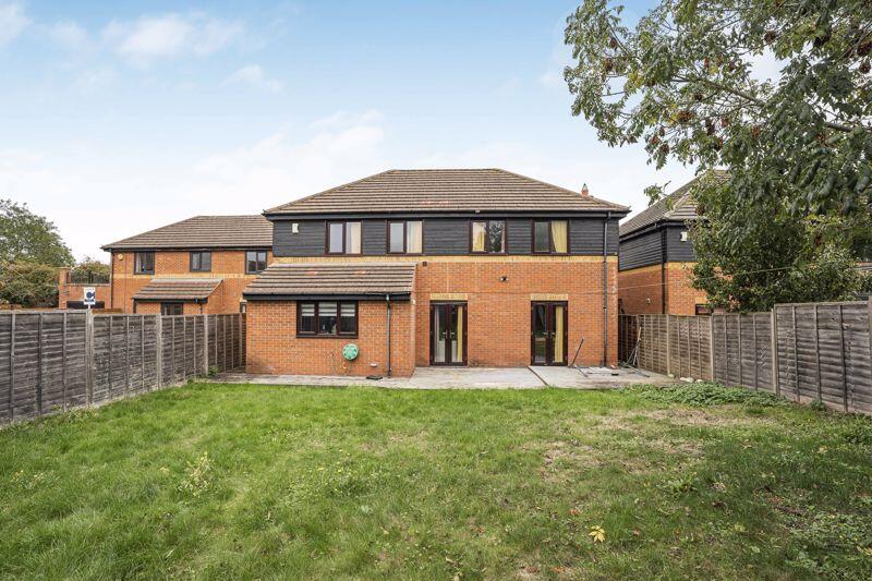 Winstanley Lane, Milton Keynes photo 4