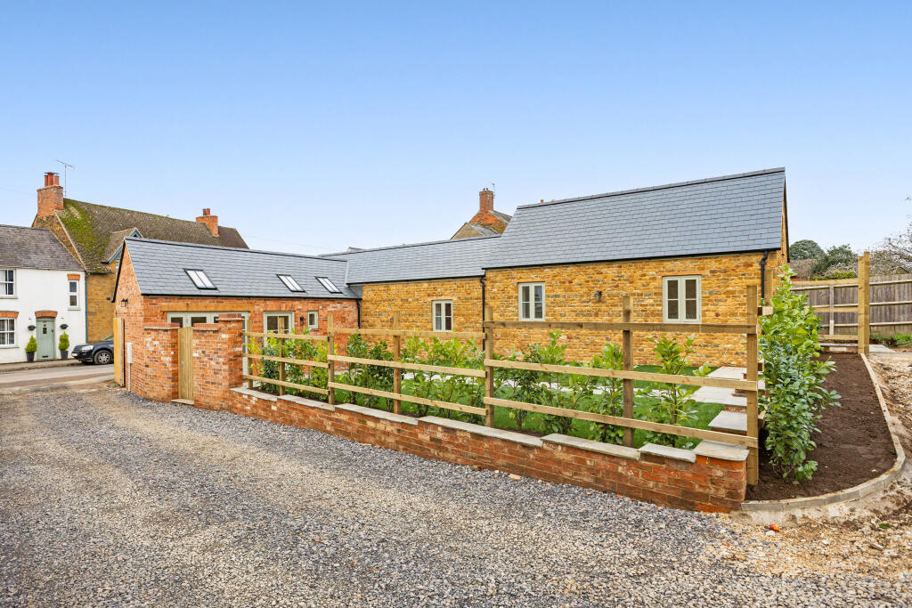 3-bed house on High Street, Bodicote, OX15, £600,000