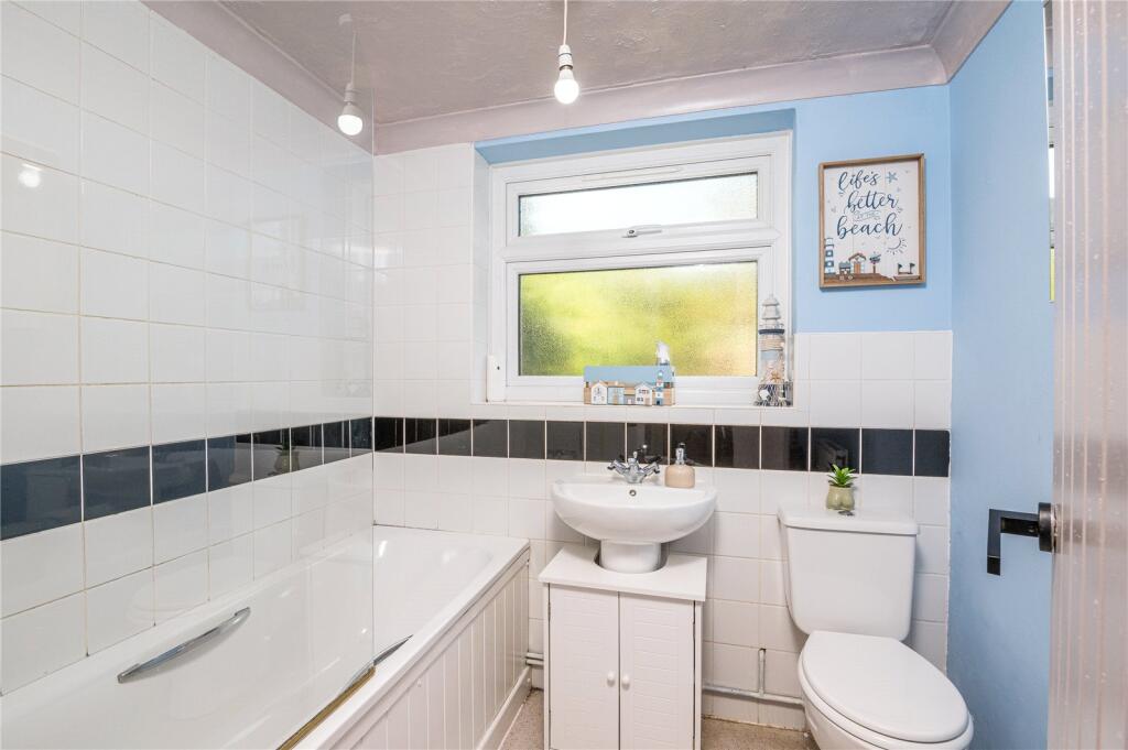 House in Rochford, Great Wakering - More