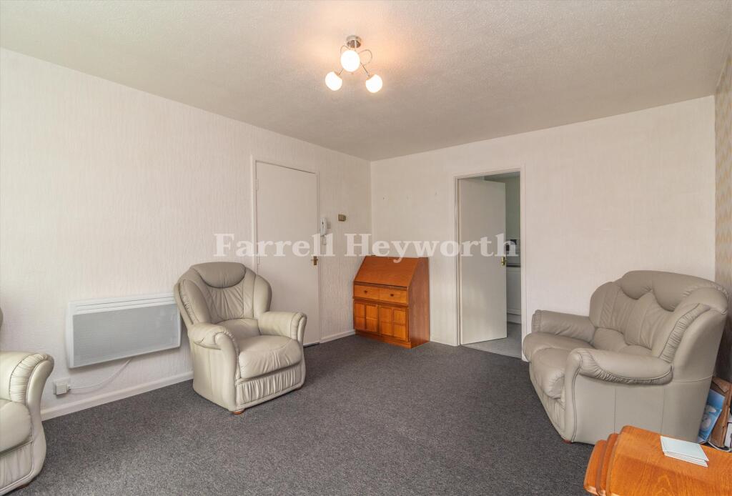 Cairn Court, Cairn Grove, Blackpool photo 4