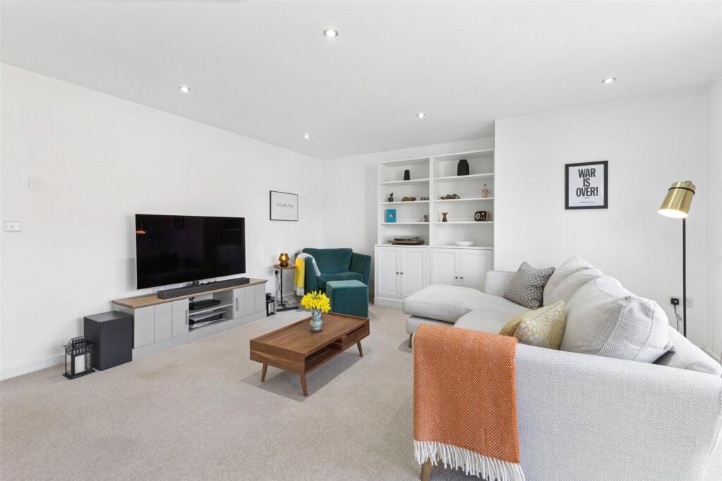 Reading Road, Lower Basildon, Reading, Berkshire, RG8 photo 3