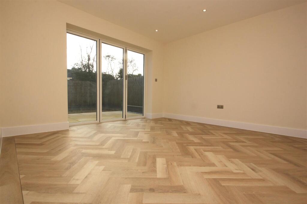 House in Rushden, North Northamptonshire - View 5