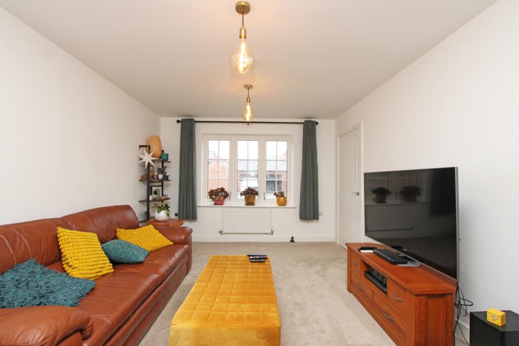 House in Kettering, North Northamptonshire - More