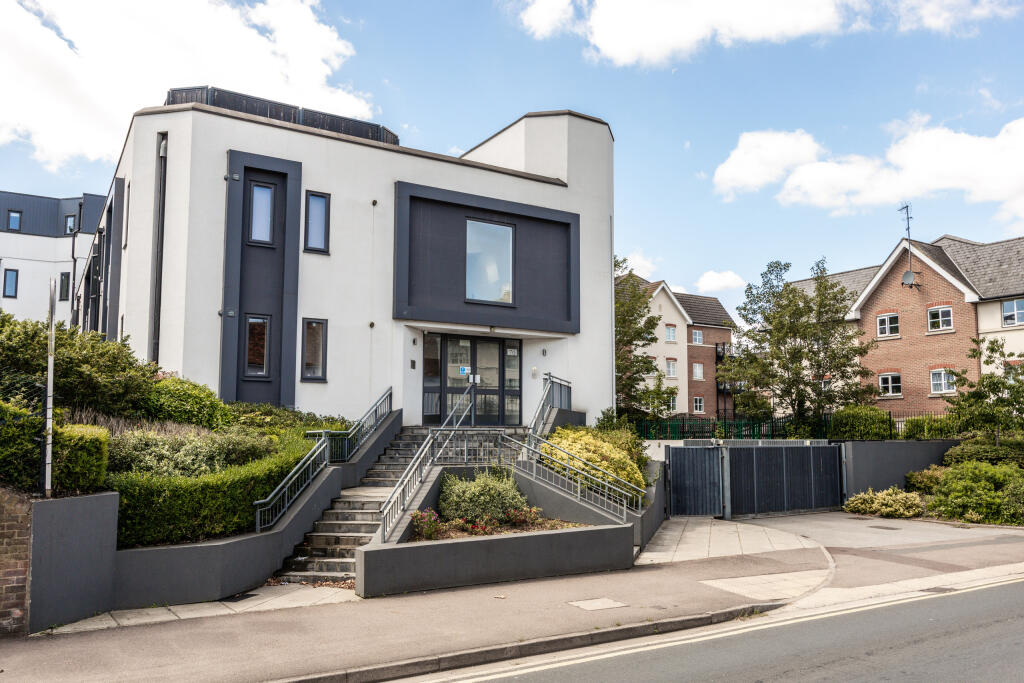 Main image of property: Flat 39, 70 Walton Street, Aylesbury, Buckinghamshire