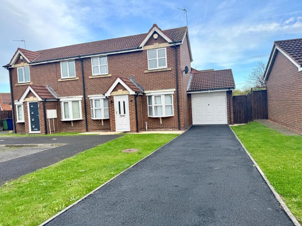 2-bed semi-detached on Swanage Drive, Redcar, North Yorkshire, TS10, £175,000