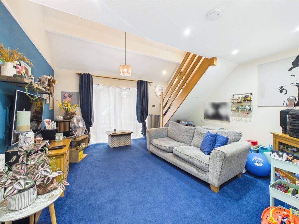 House in Gloucester - View 2