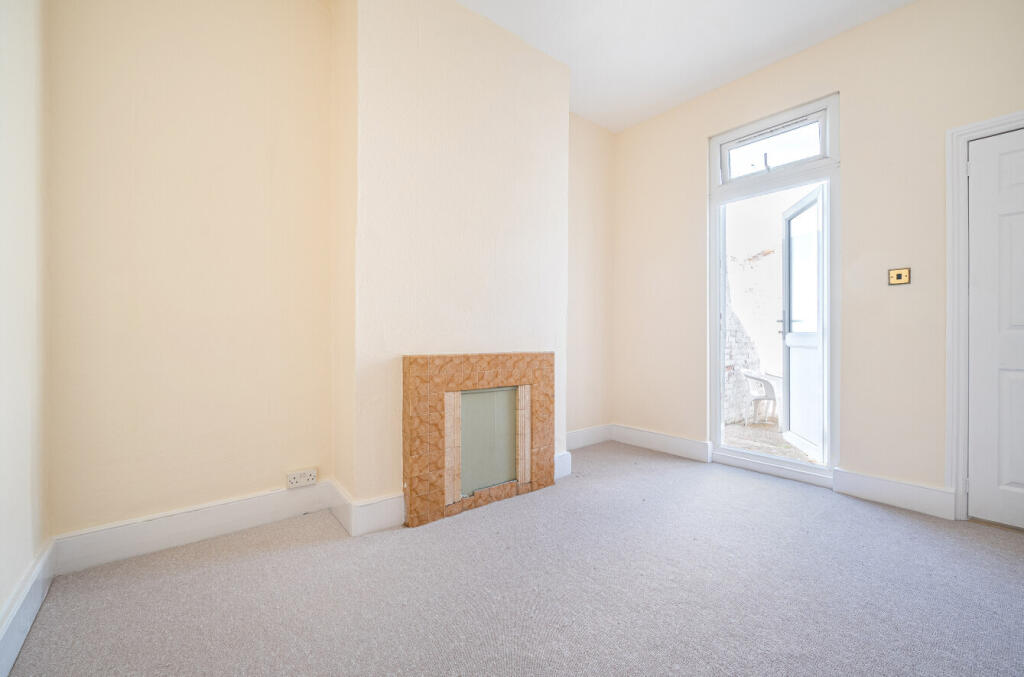 Apartment in Worthing, West Worthing - More