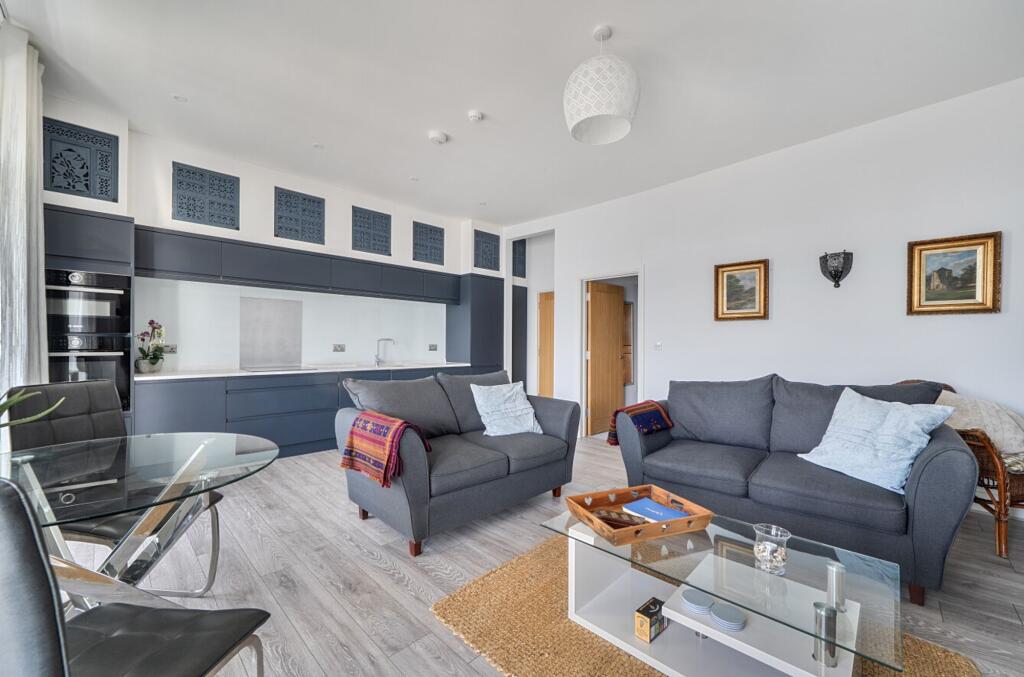 Apartment in Sandgate, Golden Valley - View 5