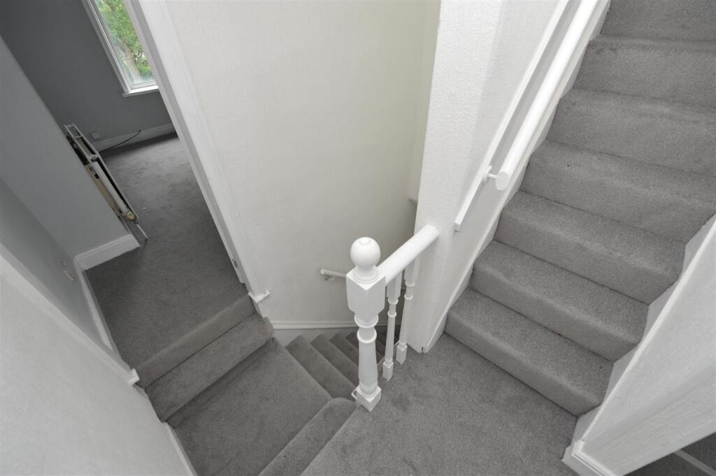 Springwood Terrace, Off Kings Rd, BD2 photo 4
