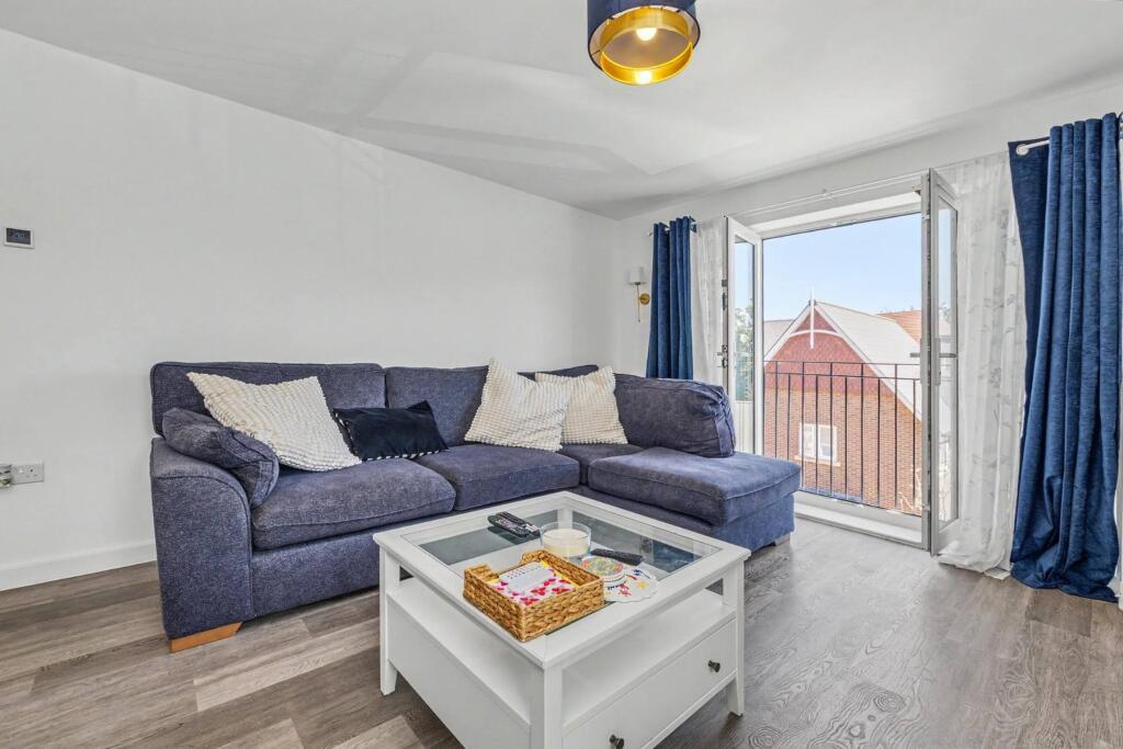 Apartment in Redhill - View 4