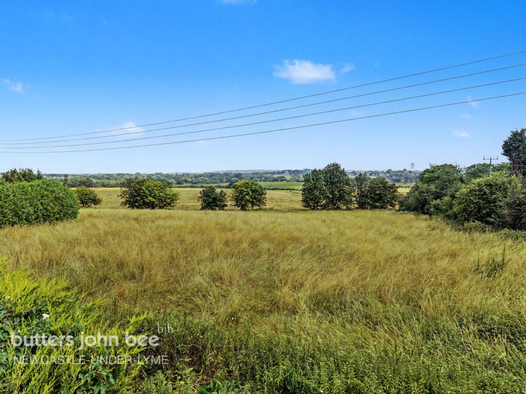 House in Stoke-on-Trent - View 4