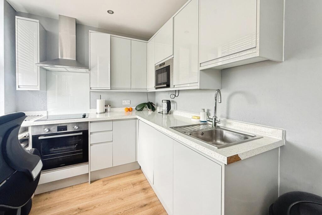Apartment in Rushmoor, Hampshire - View 3
