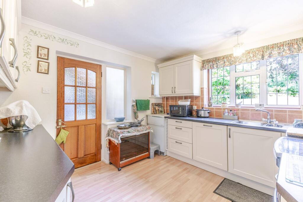 House in Three Rivers, The Cedars Estate, Batchworth - View 4