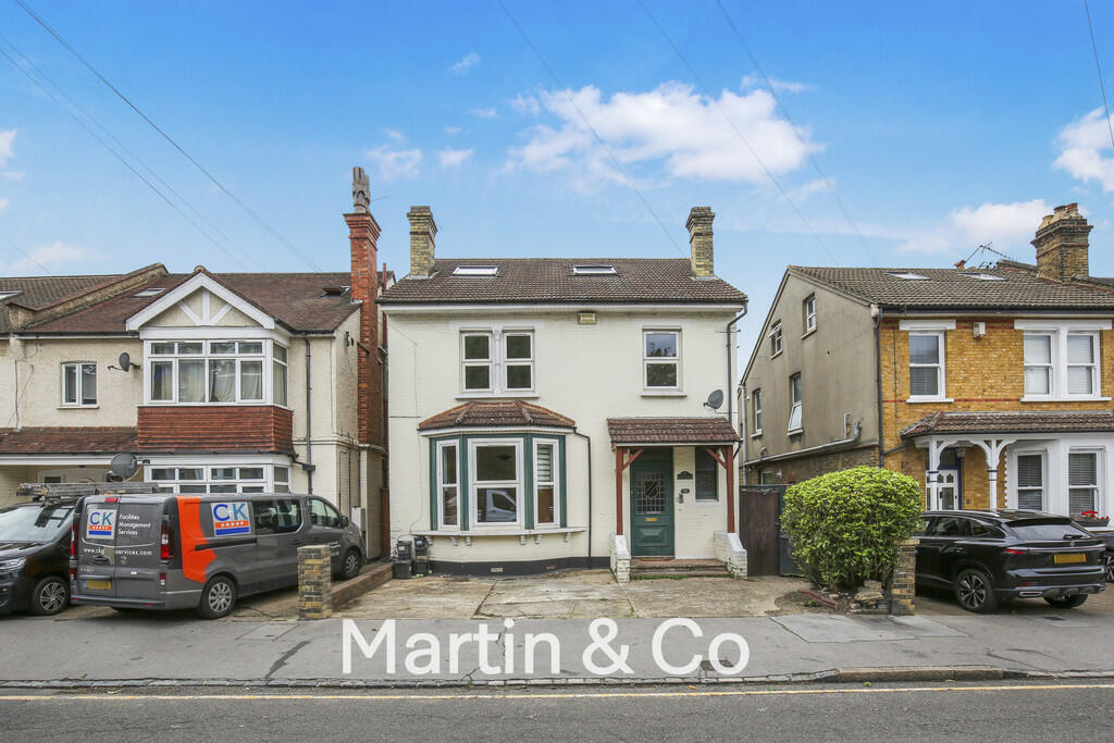 Studio flat on Heathfield Road , Croydon , £120,000