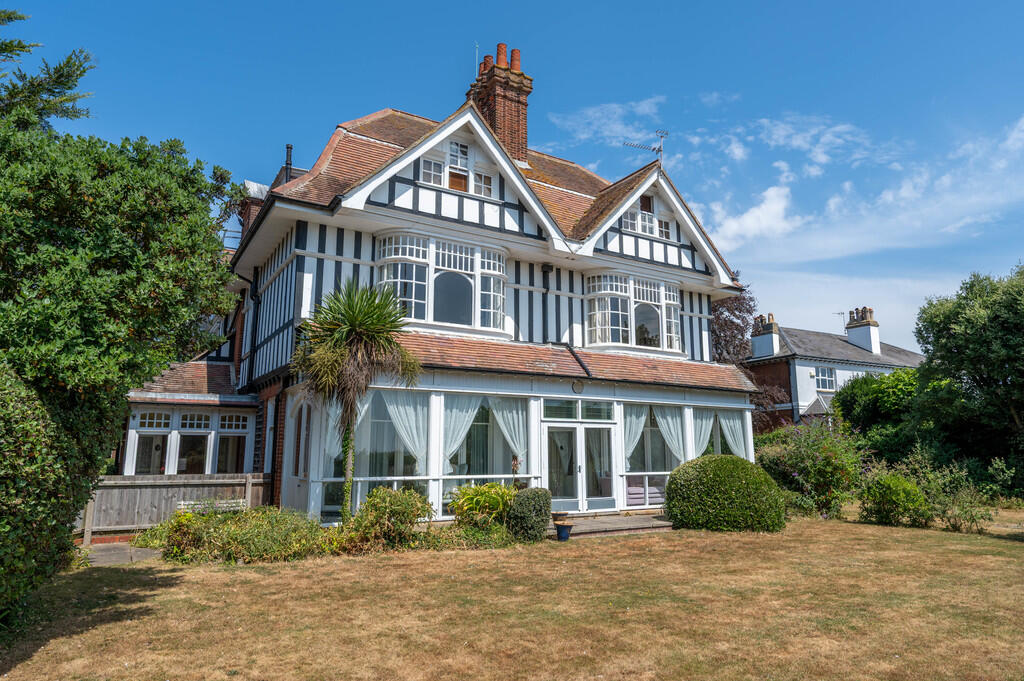 Main image of property: Hamilton Court, Hamilton Gardens