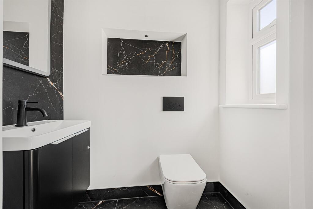 House in Reading, Caversham Park - More