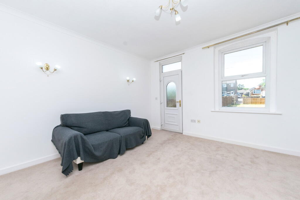 House in Huddersfield, Clayton West - More