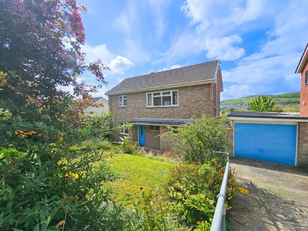 3-bed detached on 42 Brynglas Road, Llanbadarn Fawr, Aberystwyth, Dyfed, SY23 3QR, £199,000